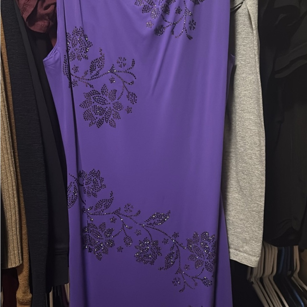 Sleeveless Purple Maxi Dress with Floral Sequin Accent